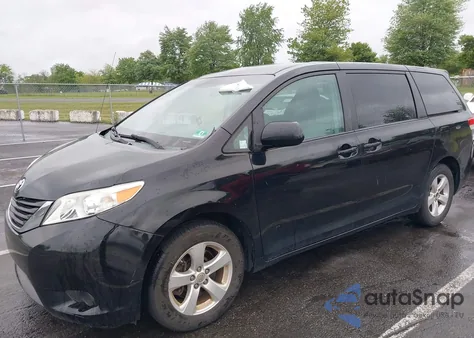 2012 Toyota Sienna Base 7 Passenger/Le 8 Passenger z USA, uszkodzony, nr VIN 5TDKA3DC7CS013826